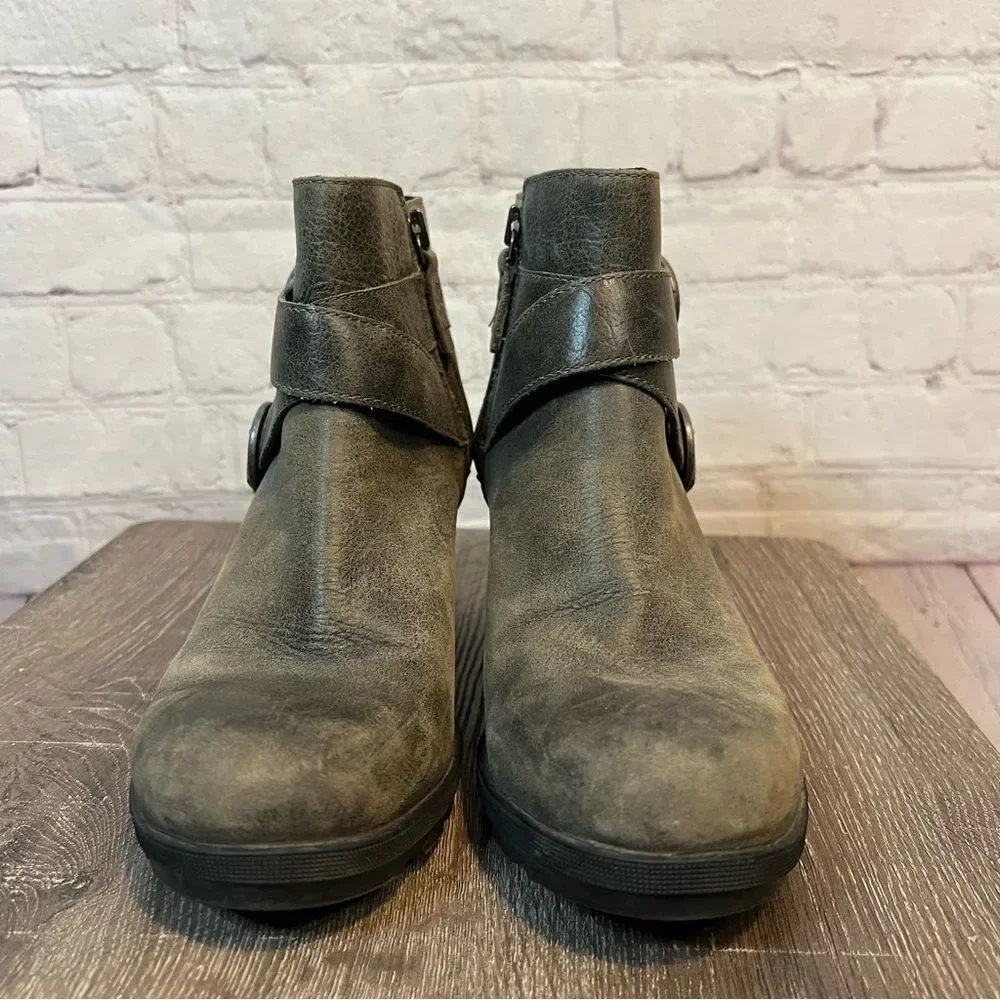WOMEN'S JOAN OF ARCTIC™ WEDGE II BUCKLE BOOTIE size 9.5